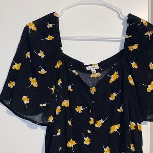 NEVER WORN Lovefire black and yellow top